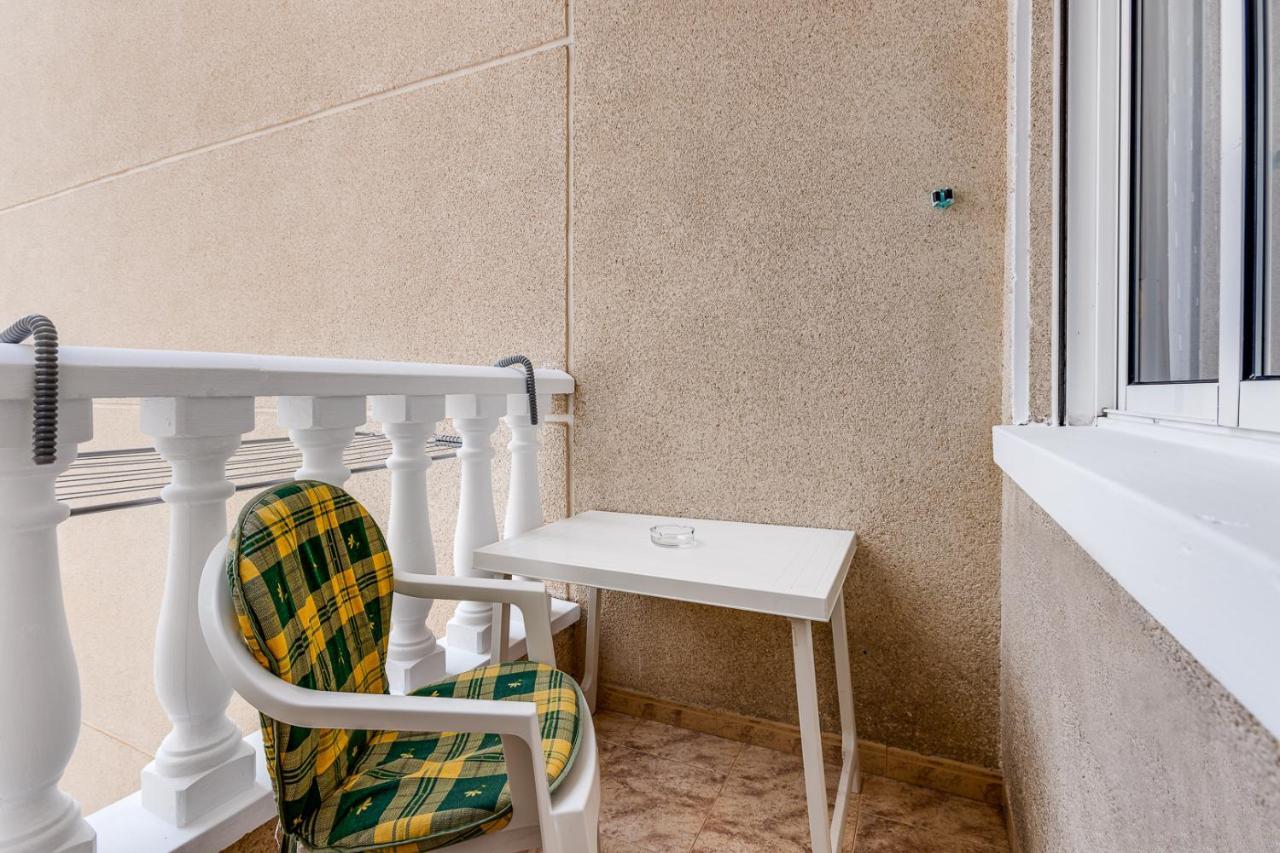 Apartment Caballero De Rodas Torrevieja Bagian luar foto