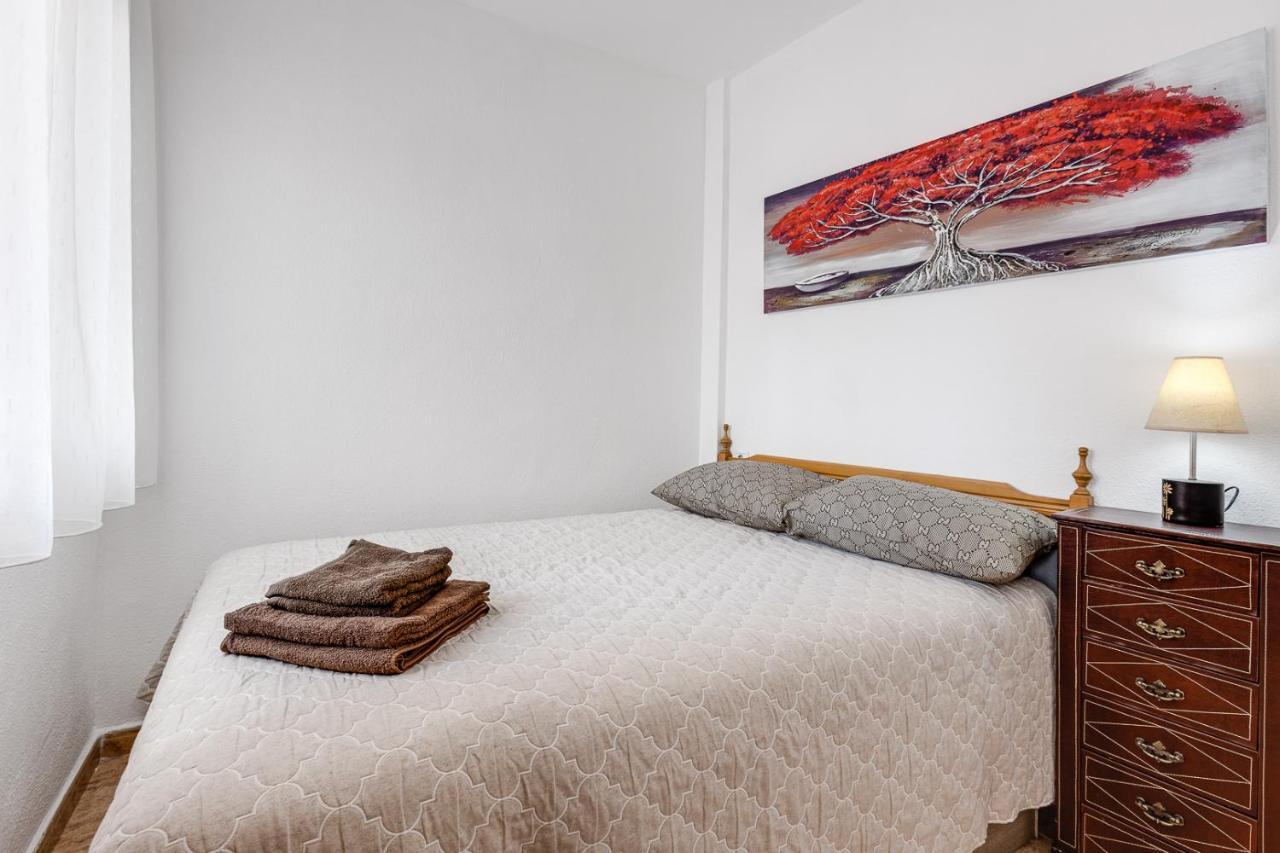 Apartment Caballero De Rodas Torrevieja Bagian luar foto