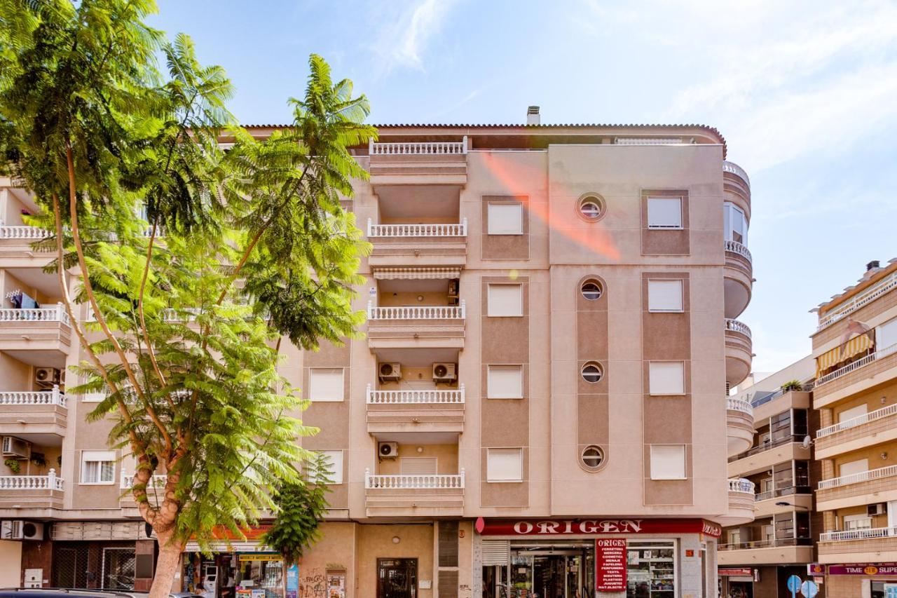 Apartment Caballero De Rodas Torrevieja Bagian luar foto