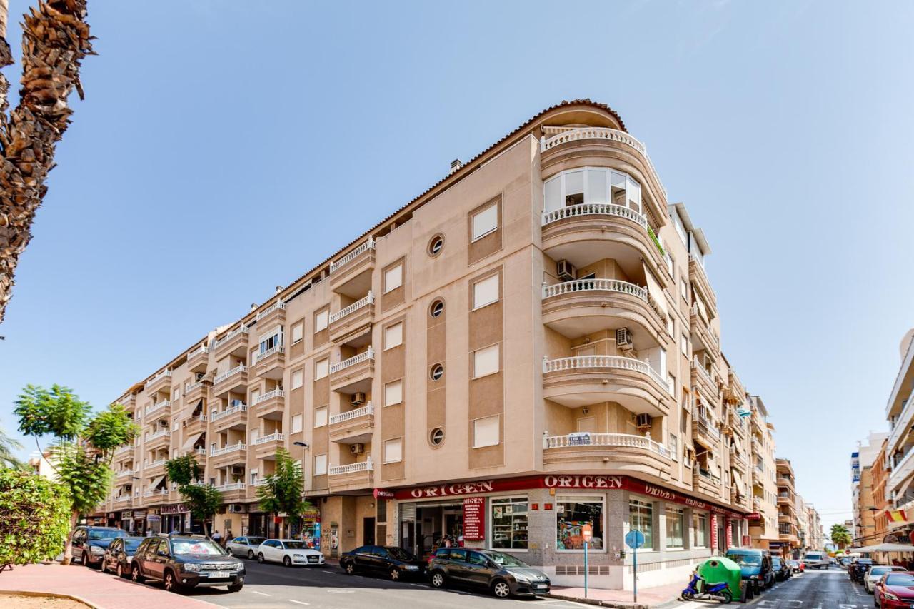 Apartment Caballero De Rodas Torrevieja Bagian luar foto