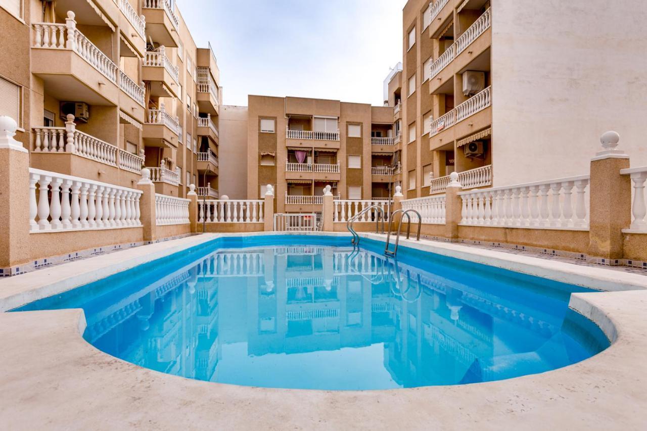 Apartment Caballero De Rodas Torrevieja Bagian luar foto
