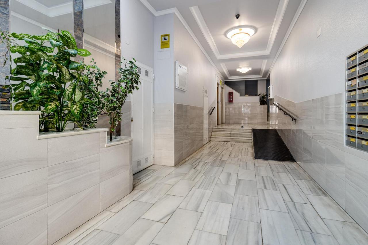 Apartment Caballero De Rodas Torrevieja Bagian luar foto